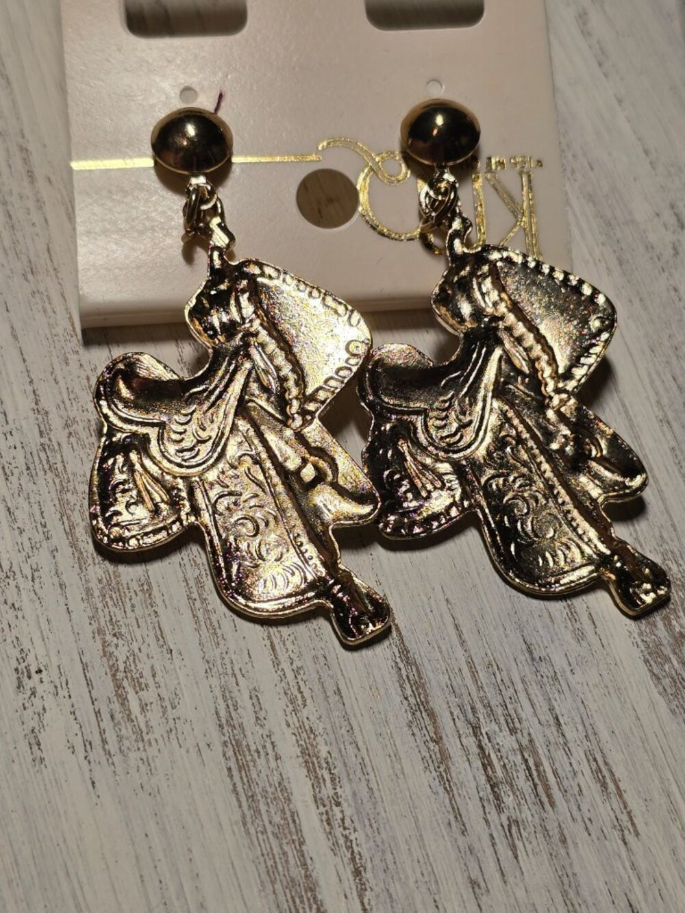 Vintage 1980s KMQ Saddle Gold Tone Post Earring, NEW! - Picture 5 of 6